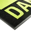 Rohož s výstražnou potlačou JET PRINT HI-VIS – detail žltých písmen na čiernom textilnom povrchu a okraja