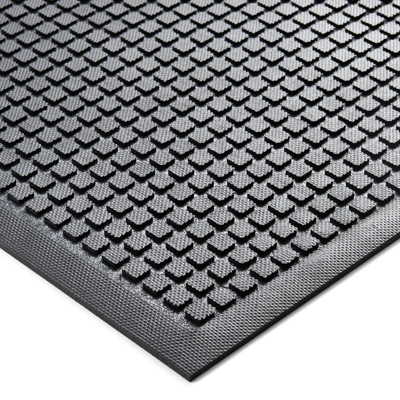 Protiúnavová rohož s penovým jadrom KLEEN CUSHION – detail čierneho profilovaného povrchu a okraja