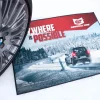 Reklamná rohož SUBLI MAT s logom GENERAL TIRE a fotografiou auta na zasneženej ceste vedľa kolesa